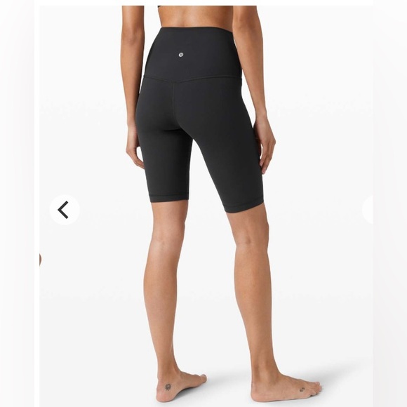 Lululemon Align Super High Rise Short *10"
Black size 6 - Picture 1 of 11